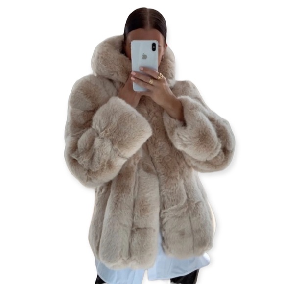 BCBGMaxAzria Jackets & Blazers - BCBG Maxazria Tan Faux Fur Hooded Coat Size Large